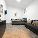 Industrie-gruppenloft Mit & Grillbereich Fuer Bis Zu 12 Personen *