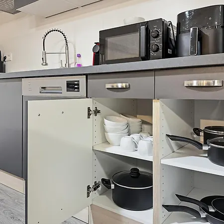 Industrie-gruppenloft Mit & Grillbereich Fuer Bis Zu 12 Personen *